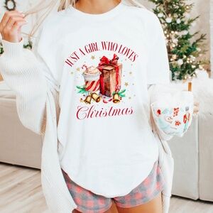 Just a Girl Who Loves Christmas T Shirt